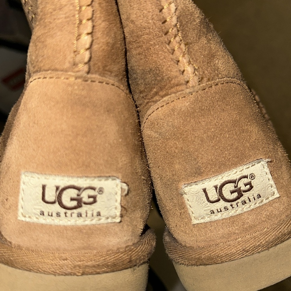 Uggs - Picture 5 of 6